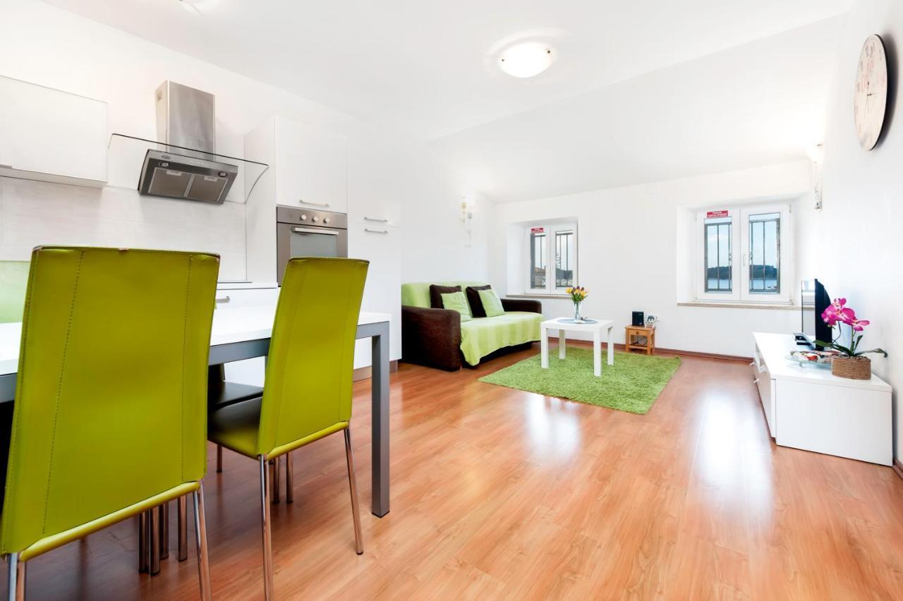 Sea View Apartment *