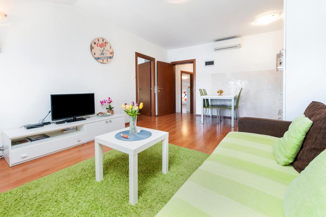 Apartma Sea View *