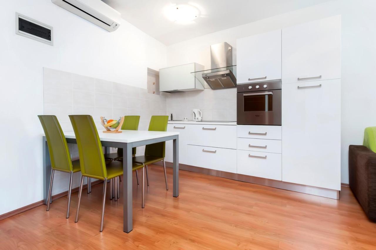 Apartma Sea View *